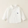 Camisa de vestir para bebé color blanco con bordado de perrito en el bolsillo