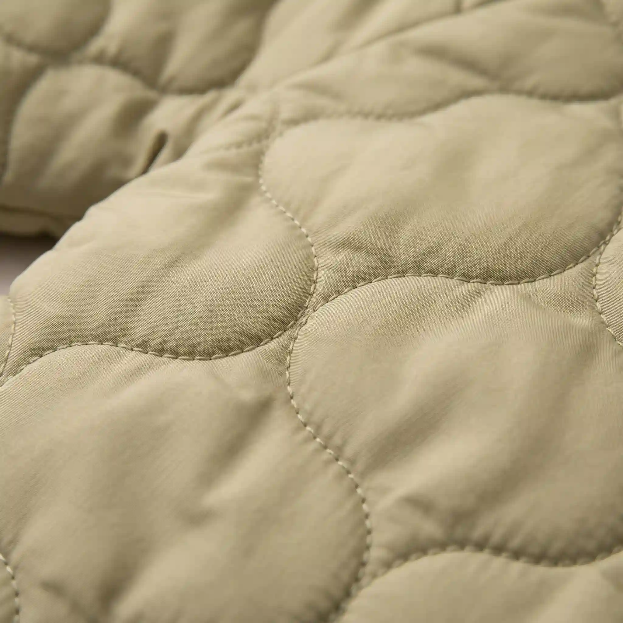 Campera de matelassé verde con capucha | Tienda Olivia Uruguay
