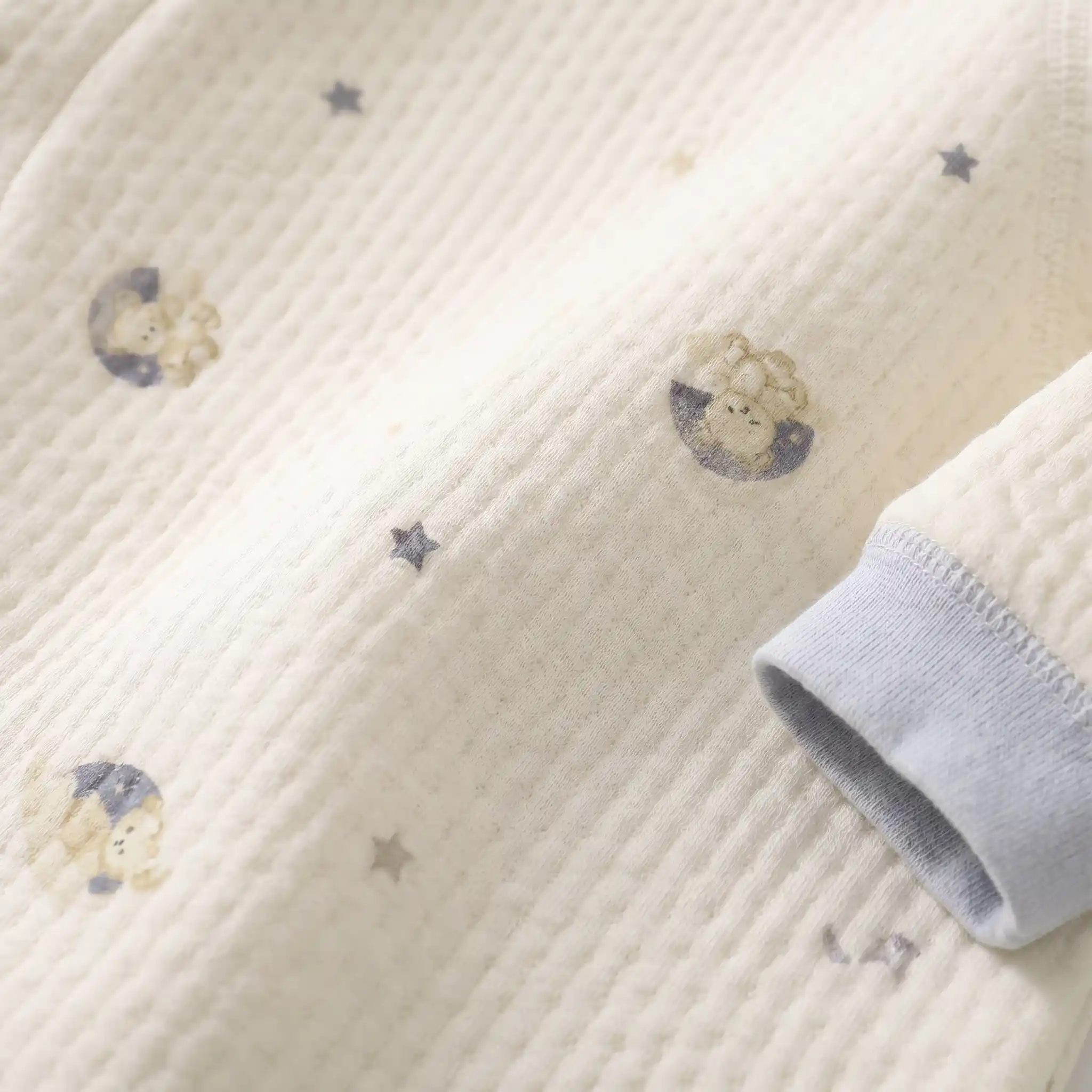 enterito mameluco de invierno con diseño infantil y cuello redondo