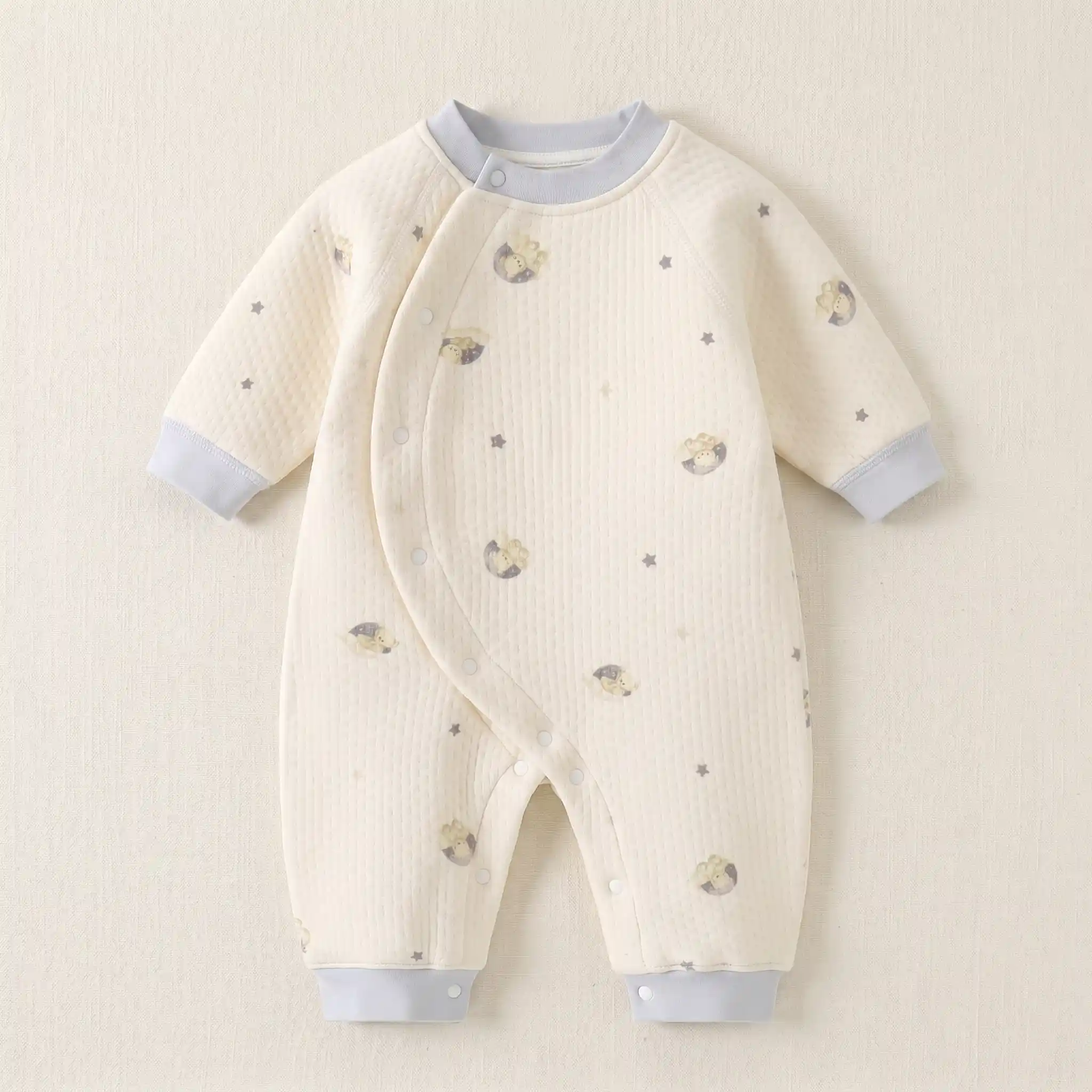 enterito mameluco de invierno con diseño infantil y cuello redondo