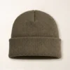 Gorrito de algodón para bebé confeccionado en hilado de algodón premium color verde oliva de Tienda Olivia.